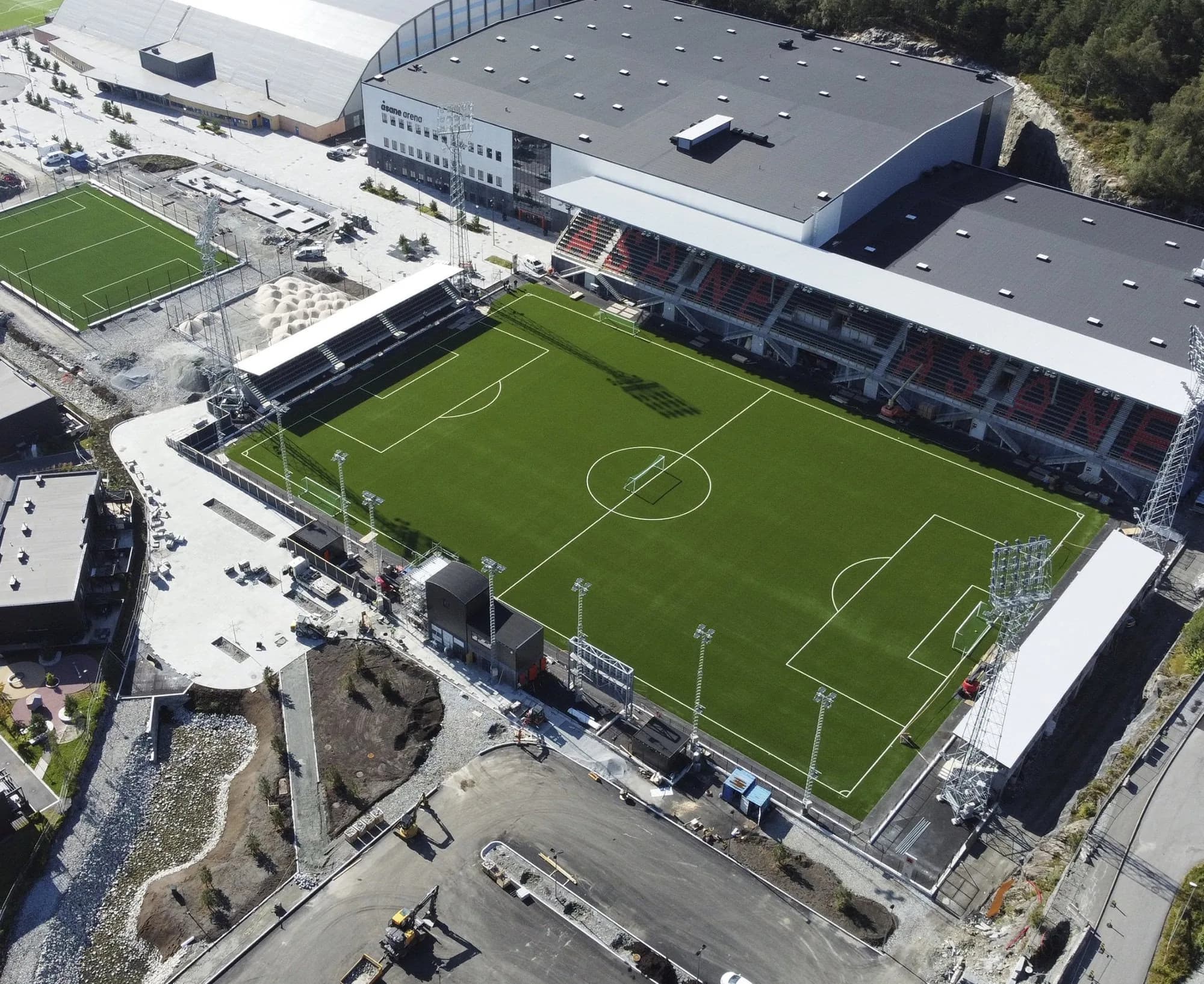 Idrettshall og arena